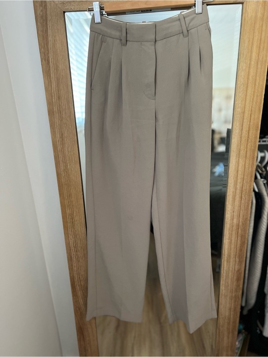 Aritzia Pants - Aritzia Effortless Pant in Taupe